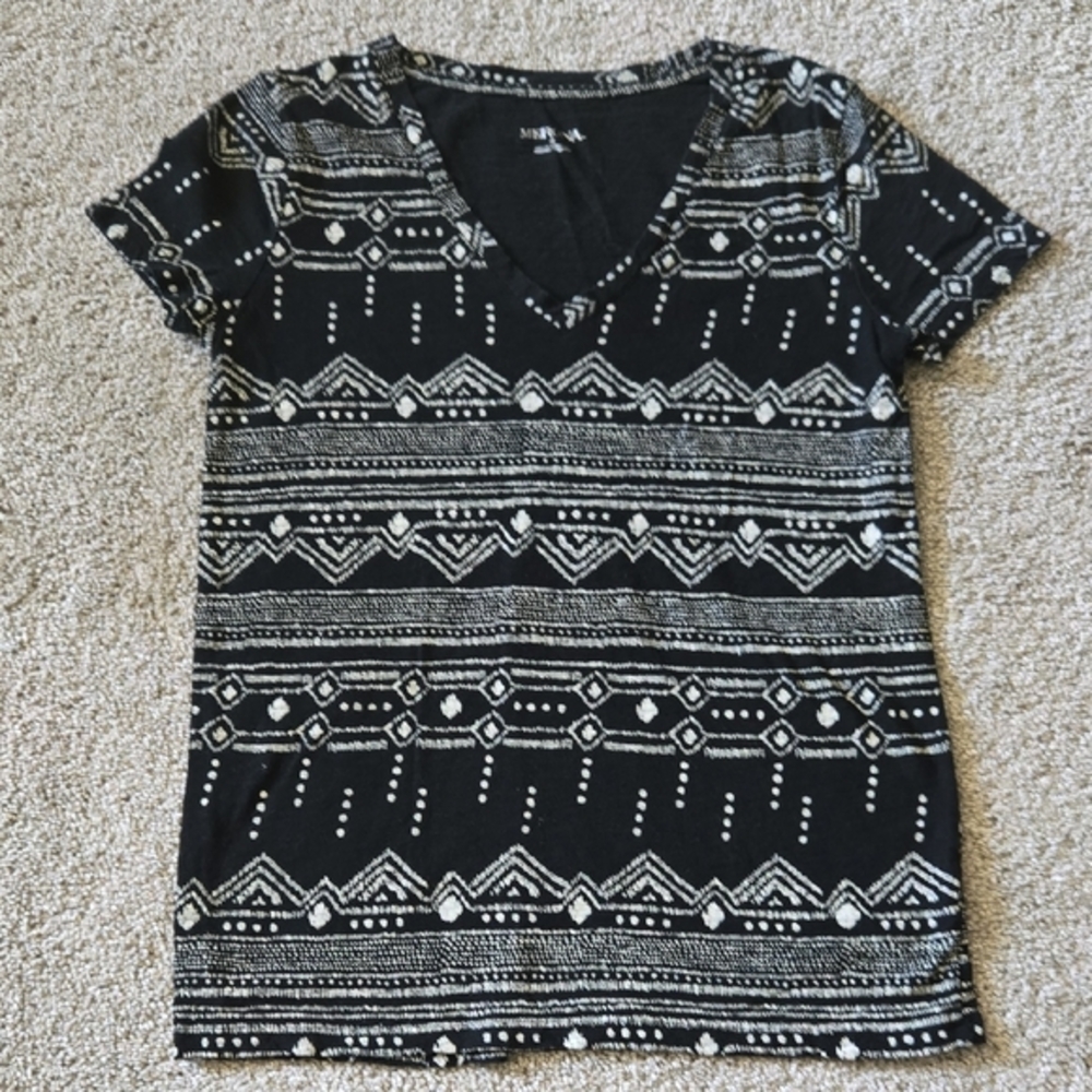 4/$20 Merona Tribal Print Black White Patterned V-Neck Top Short Sleeve S Cotton